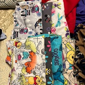 Xl print scrub tops separate or bulk